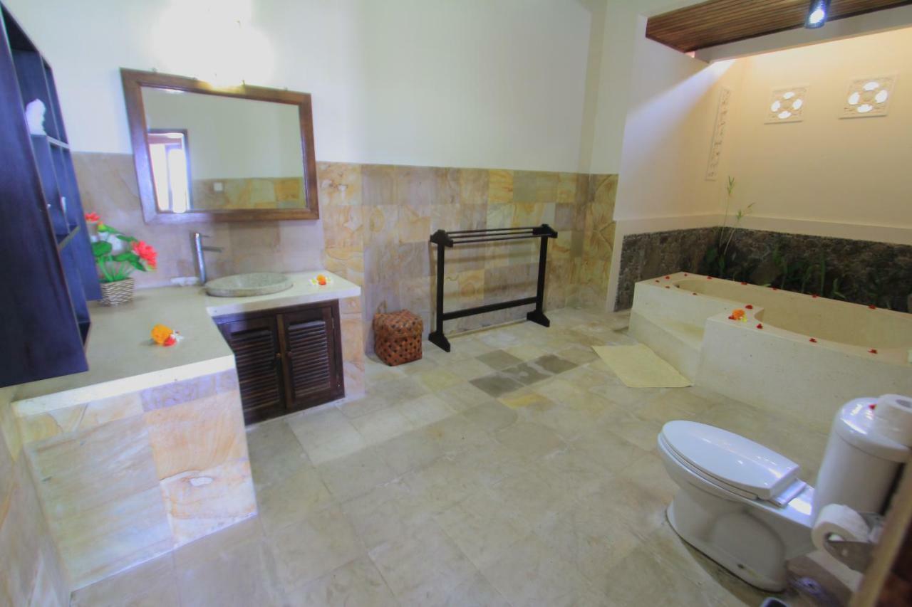 Ocean Beachfront Villa Dini Banjar  Eksteriør billede